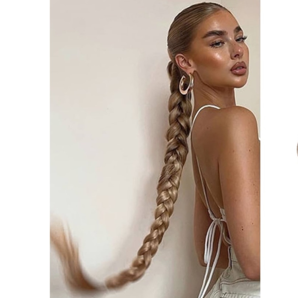 Braiding hair in color 613 36 inch hair
